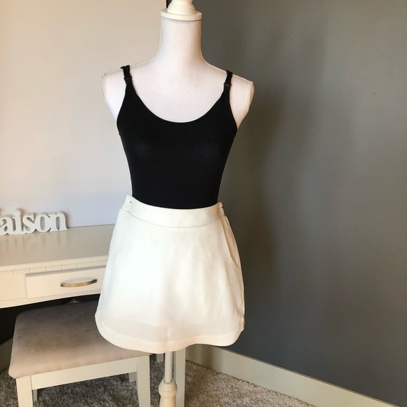 Townsen Like New White Pebble Skirt - Picture 2 of 7